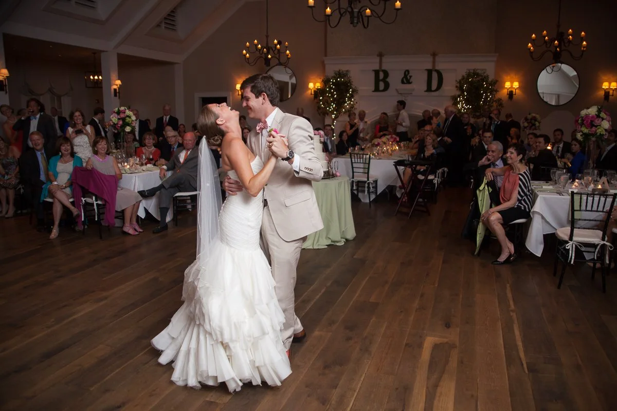 Kiawah-Wedding-Venue-River-Course-first-dance.jpg