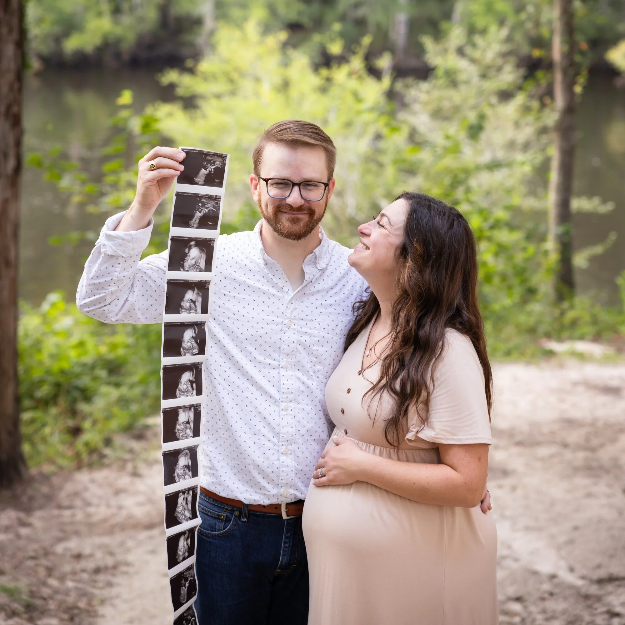 expecting couple with sonogram