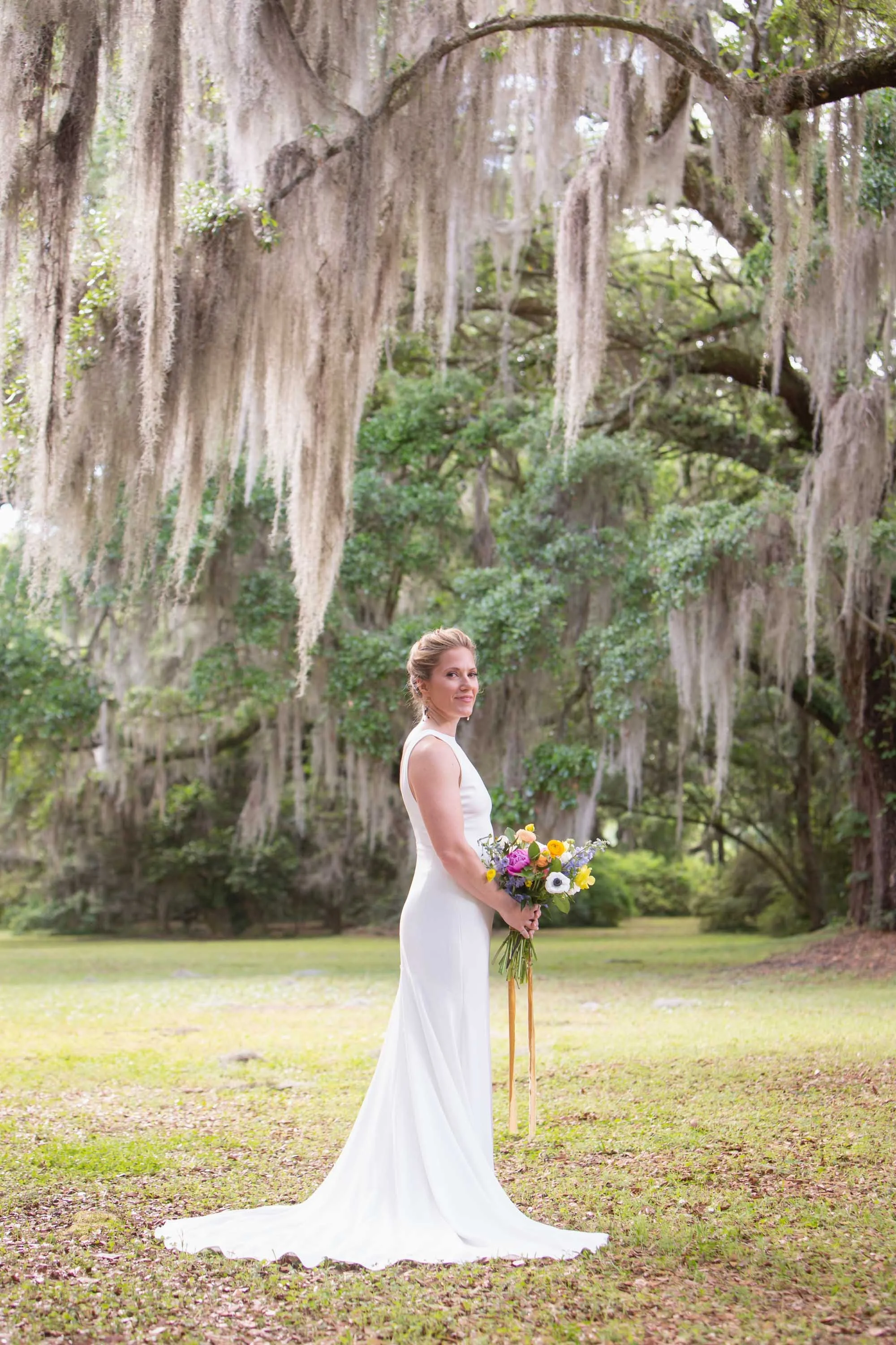 modern lowcountry bride under live oaks