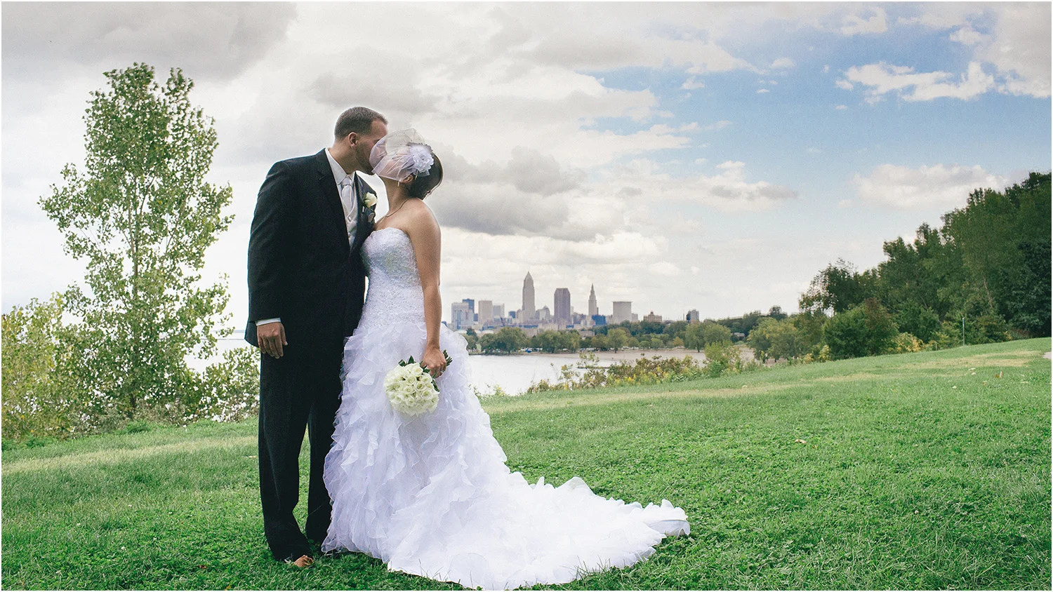 C leveland Wedding Photographer - Fountain Bleau - Old Courthouse - Madelyn and Bob