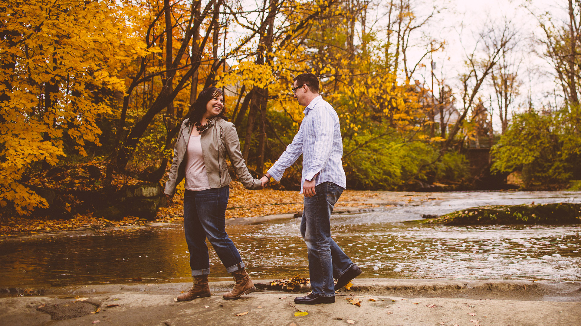 Olmsted Falls Autumn Engagement Photographer 04.jpg