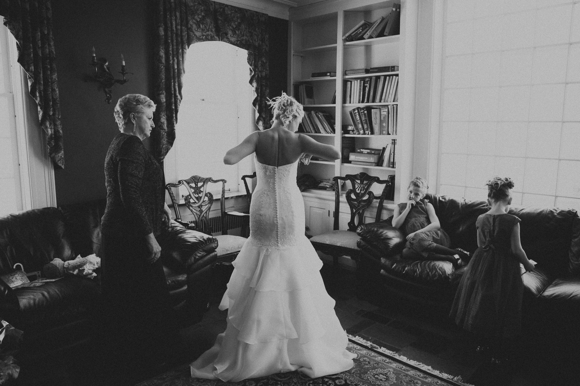 Cleveland Winter Wedding at Milan Villa 09.jpg