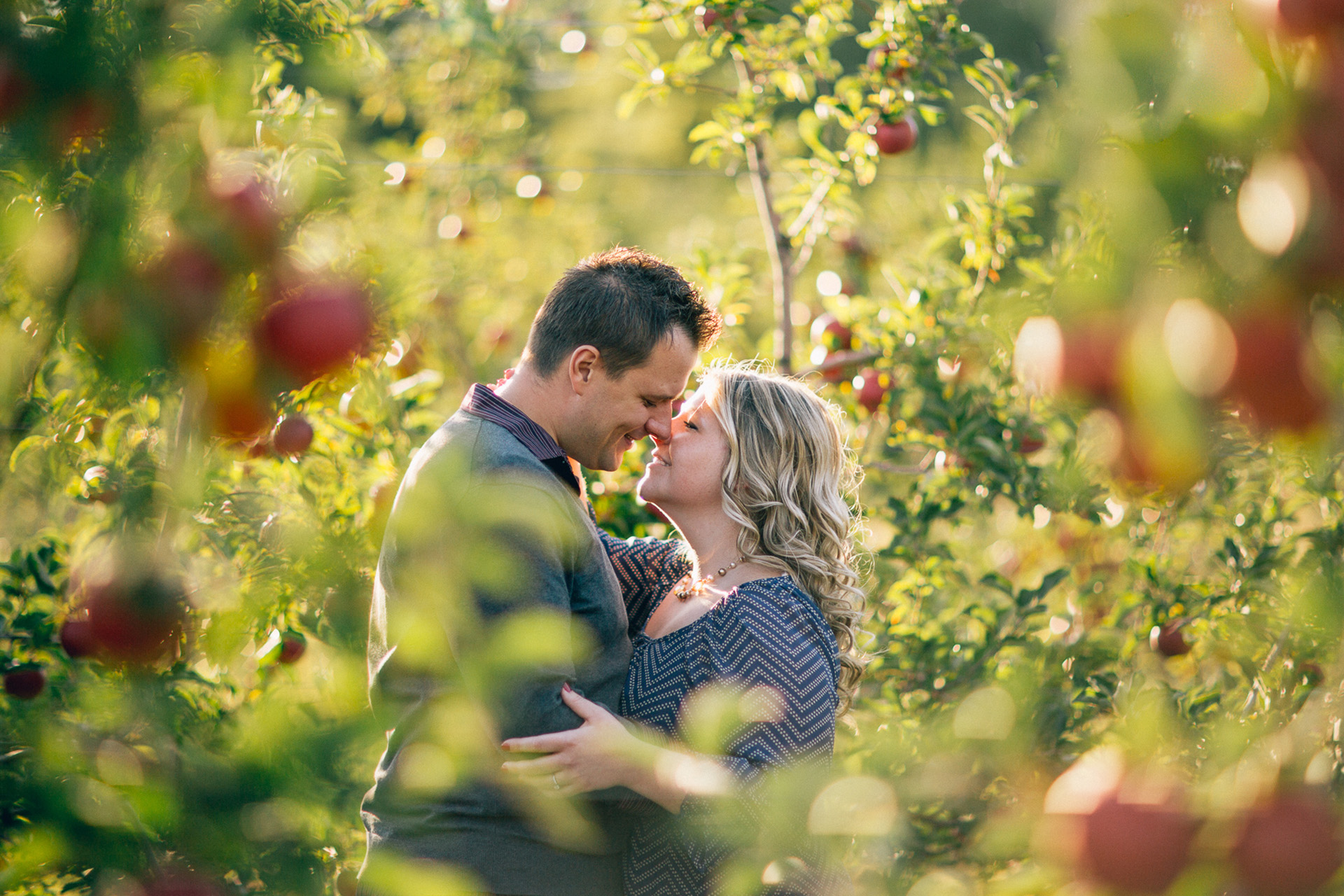 Fall Apple Orchard Engagement Photos in Ohio 09.jpg