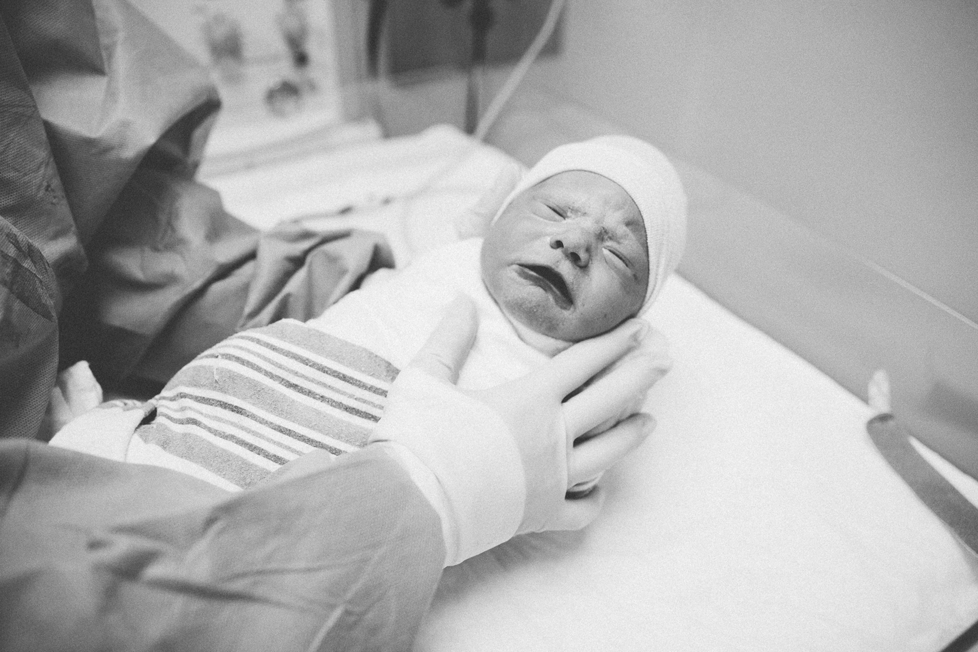Birth Photography in Cleveland at St John Westshore Hospital 18.jpg