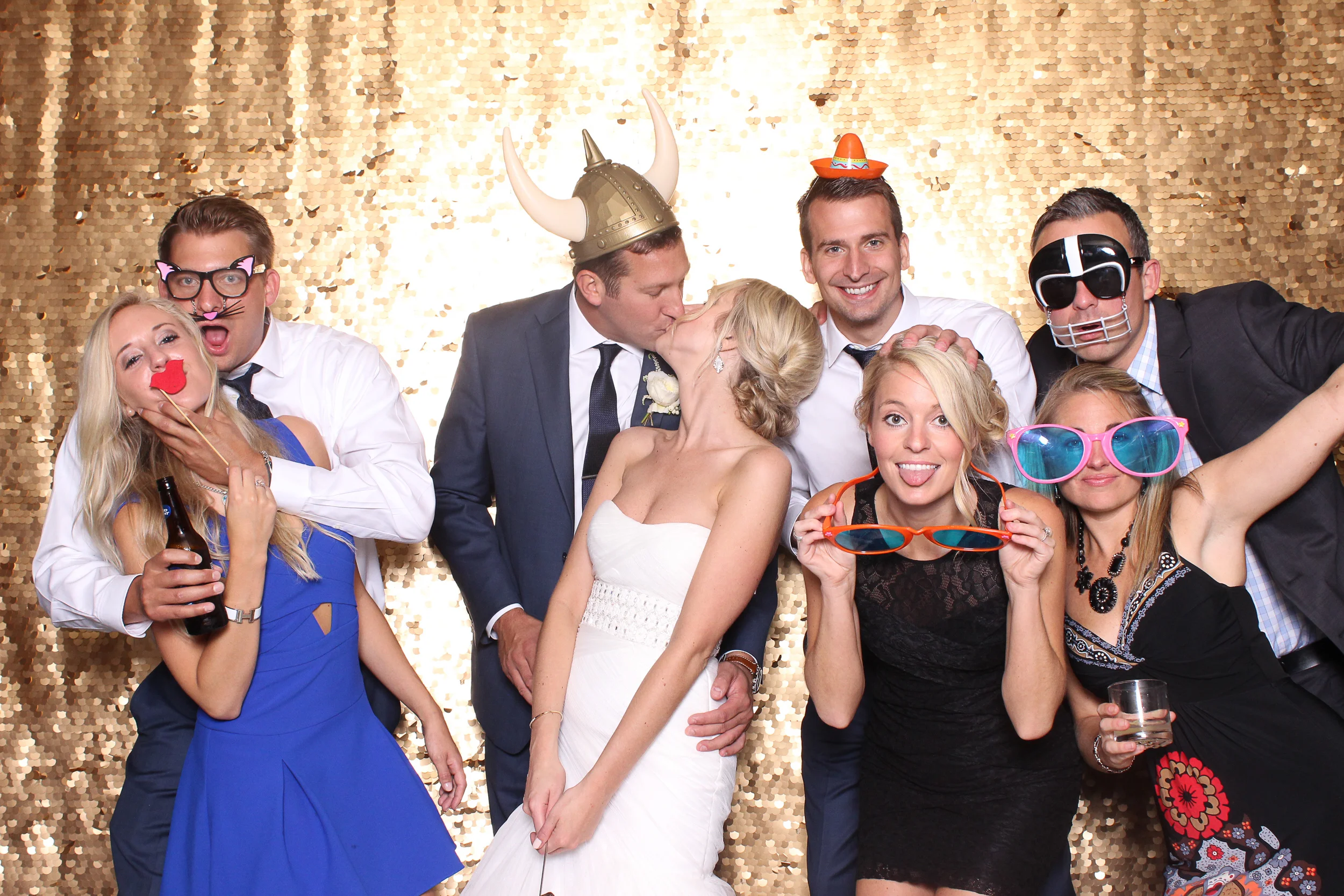 Cait + Matt // wedding photobooth at the hillbrook club