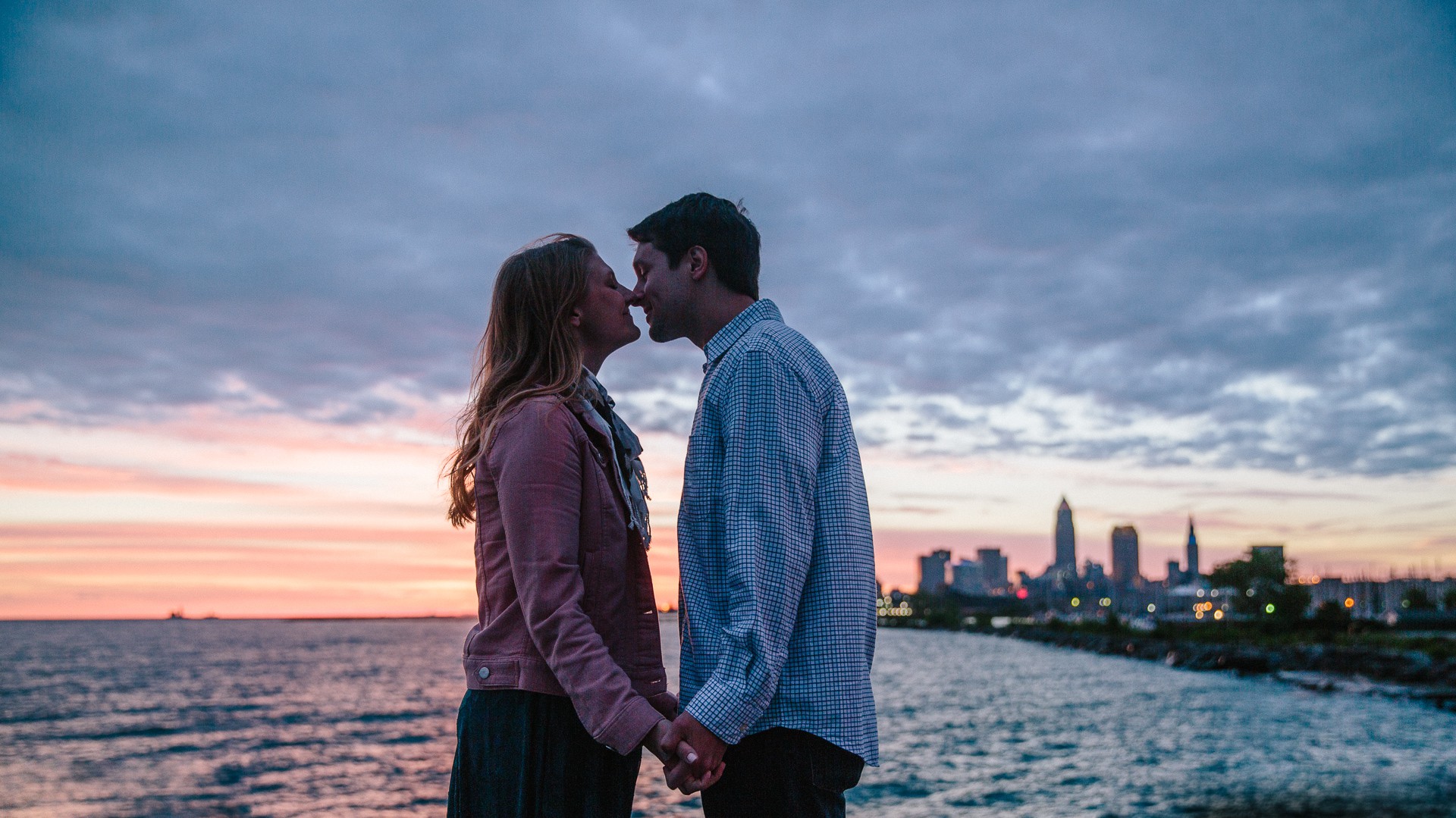 Cleveland Engagement Session at Edgewater Park  1.jpg