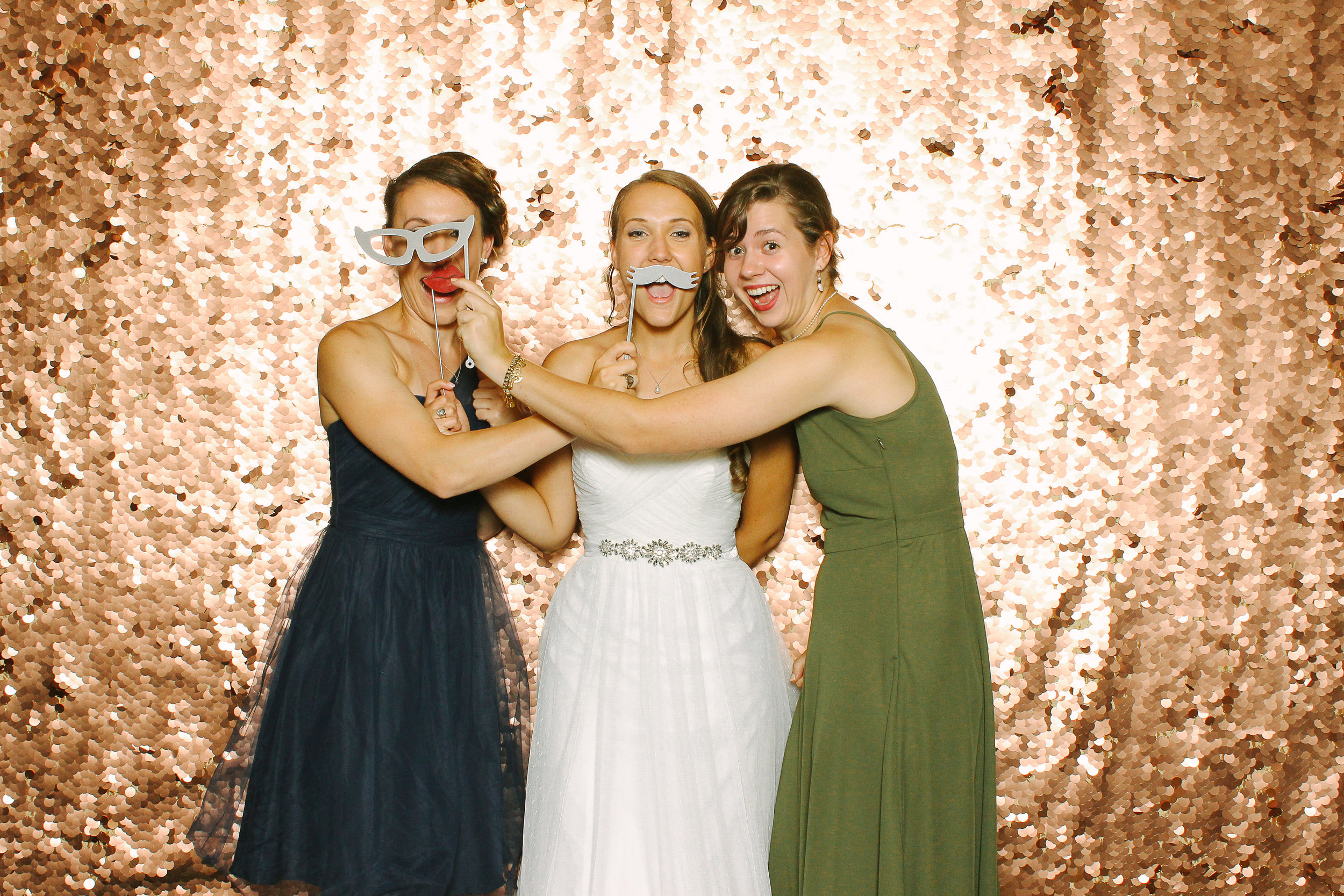 00166-Best Cleveland Photobooth Company-20160806.jpg