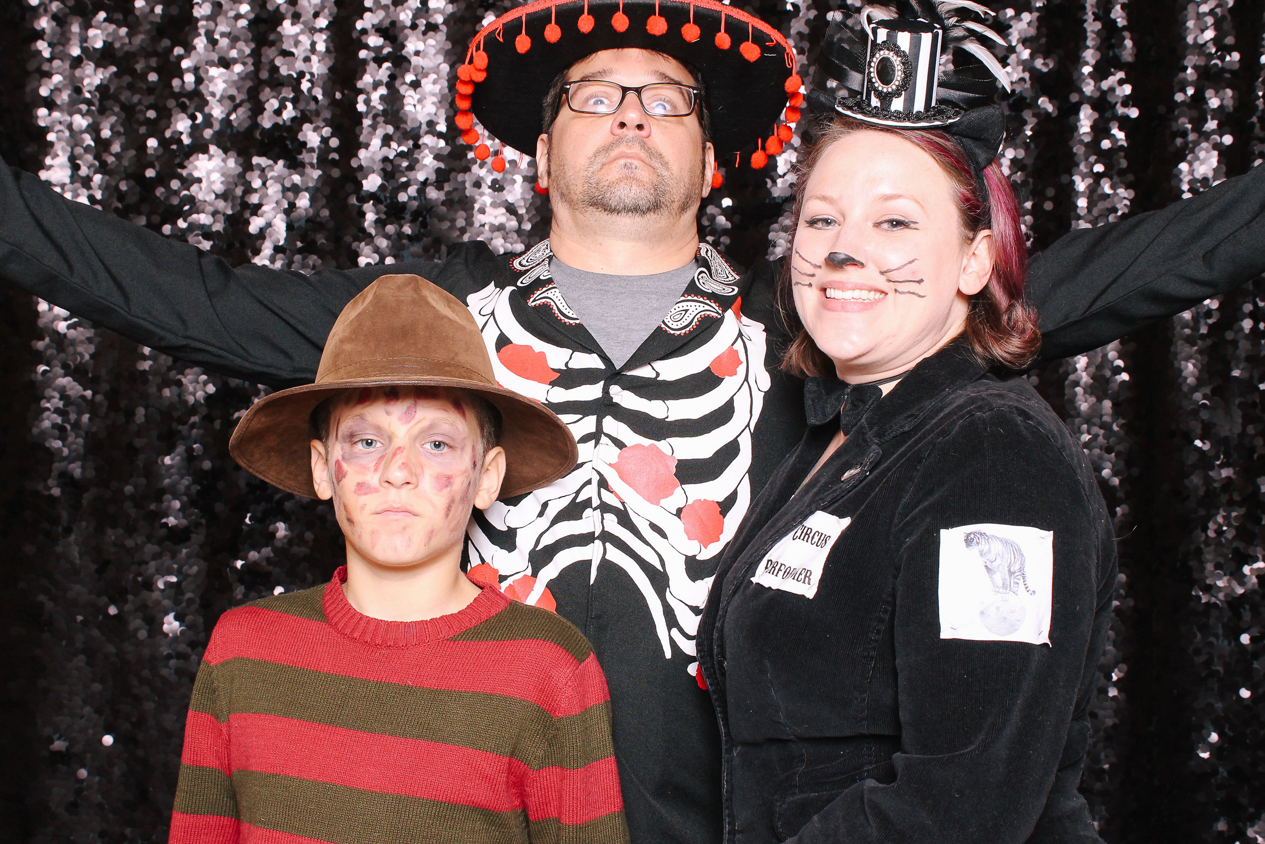 00149-Hallowwen Photobooth in Cleveland Costumes Halloween Props Cleveland-20161029.jpg