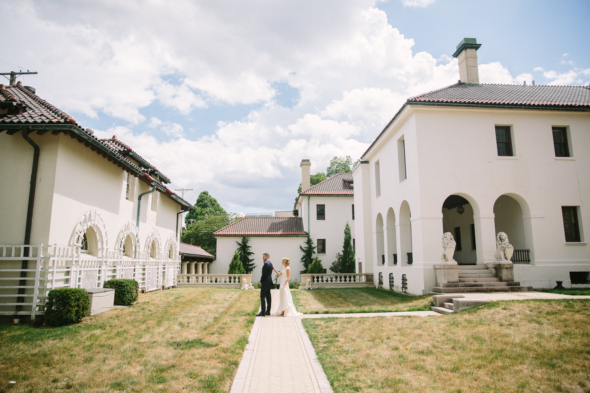 Cleveland Wedding Photographer at Western Reserve Historical Hanna Garden 16.jpg