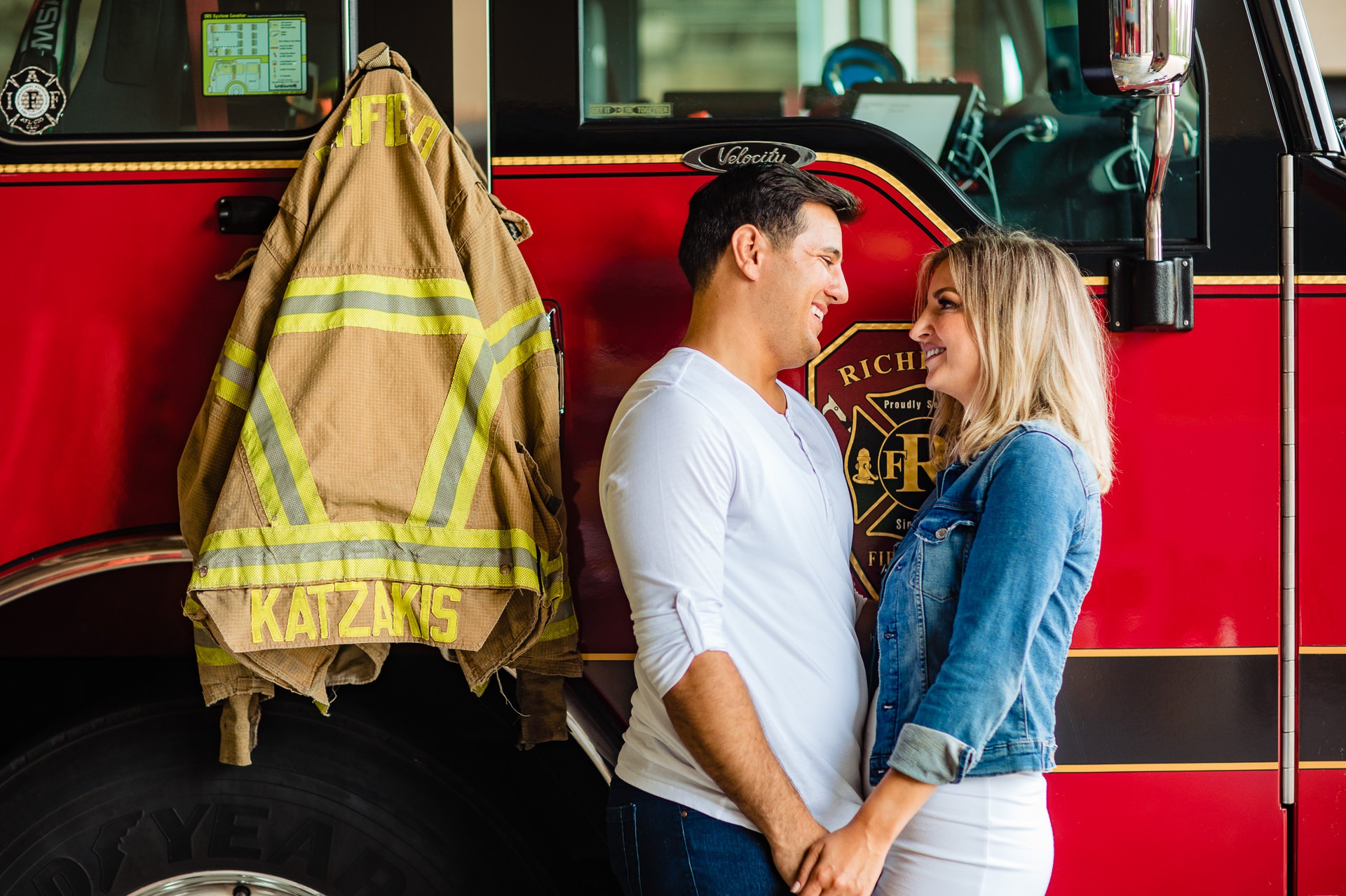 Edgewater Beach Engagement Photos in Cleveland 10.jpg