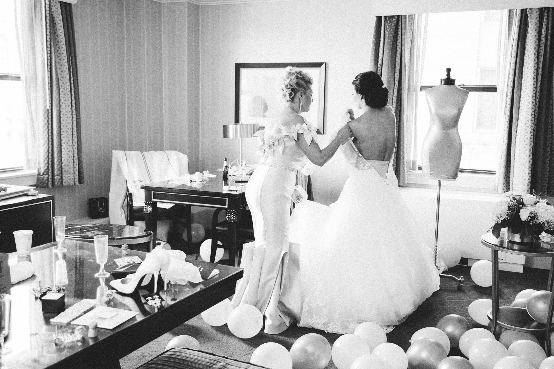 Renaissance Hotel Wedding Photos in Cleveland 1 19.jpg