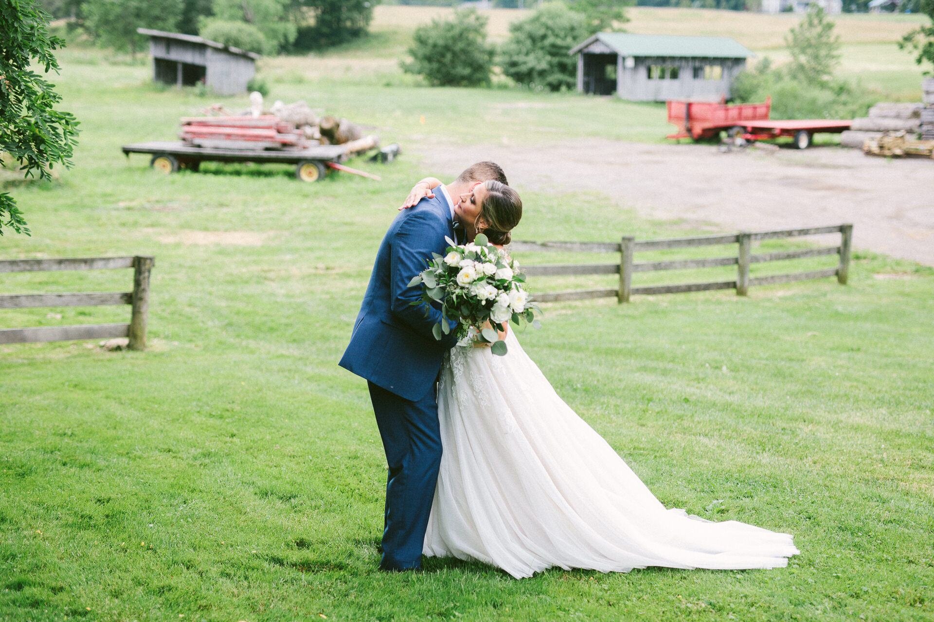 Crystal Brook Farm Wedding Photographer in Chagrin Falls 1 24.jpg