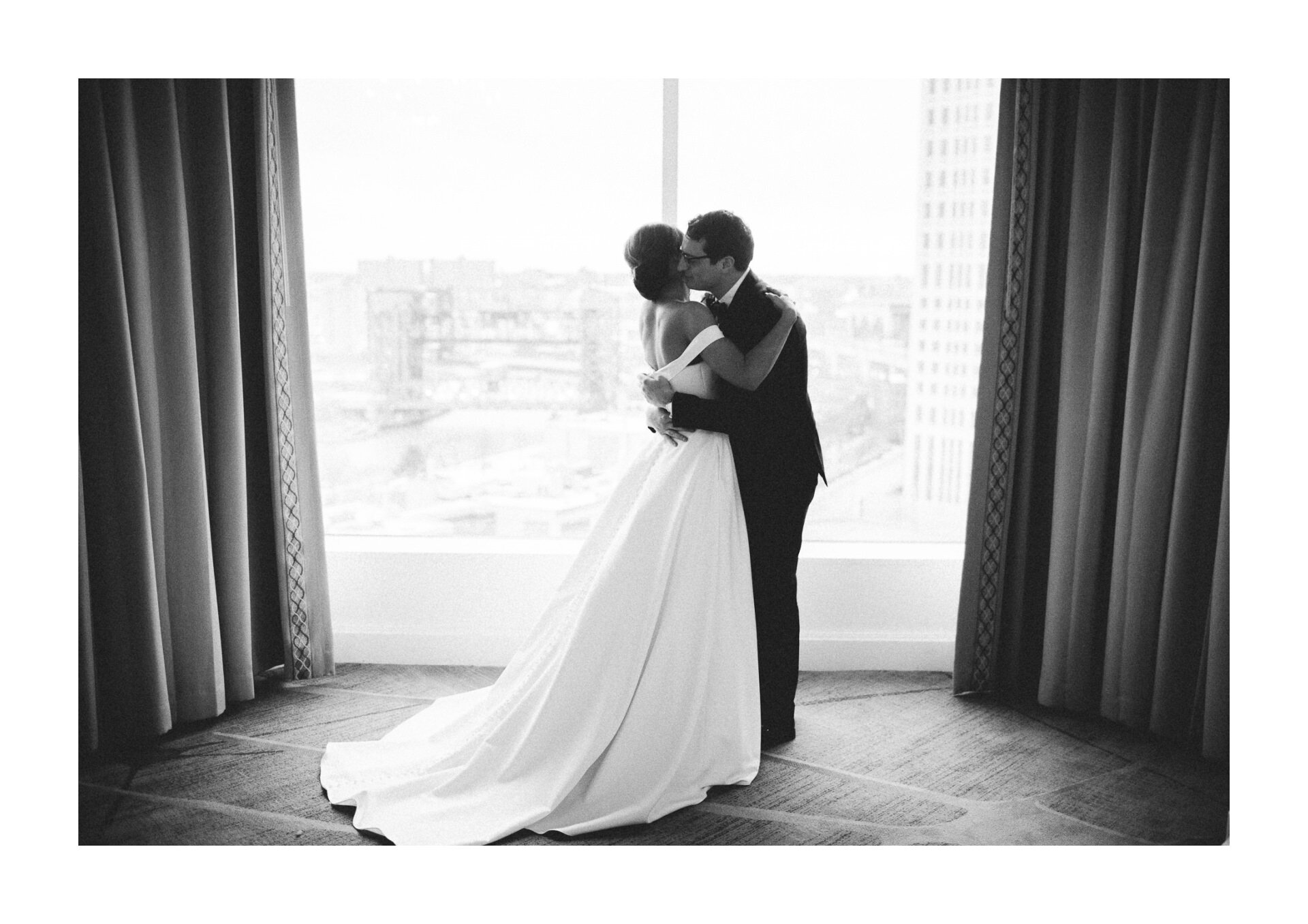 Downtown Cleveland Wedding Photographer at the Ritz 1 20.jpg