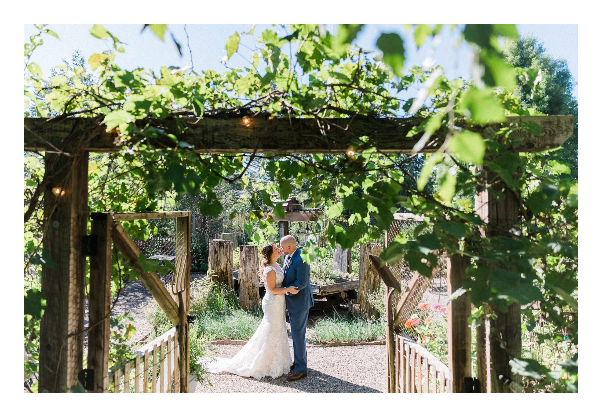 ThornCreek Winery and Garden Wedding Photos 1 15.jpg