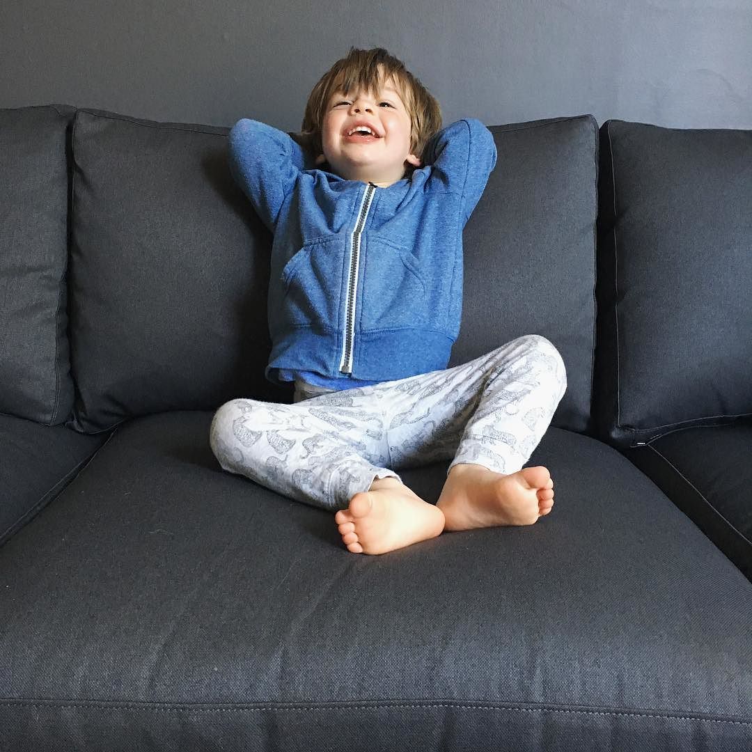 Toddler approved. #greenspawn #newcouch