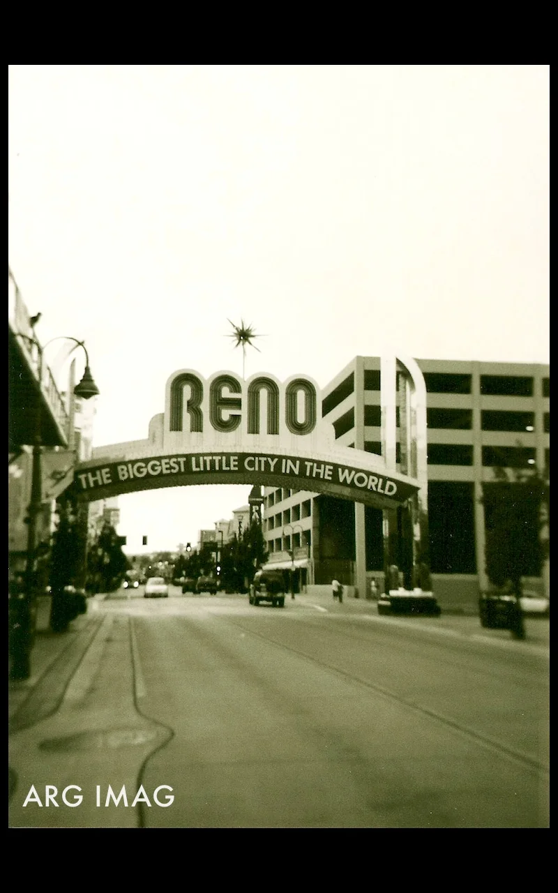 (Holga 120GN, Expired B&W Ilford Film)