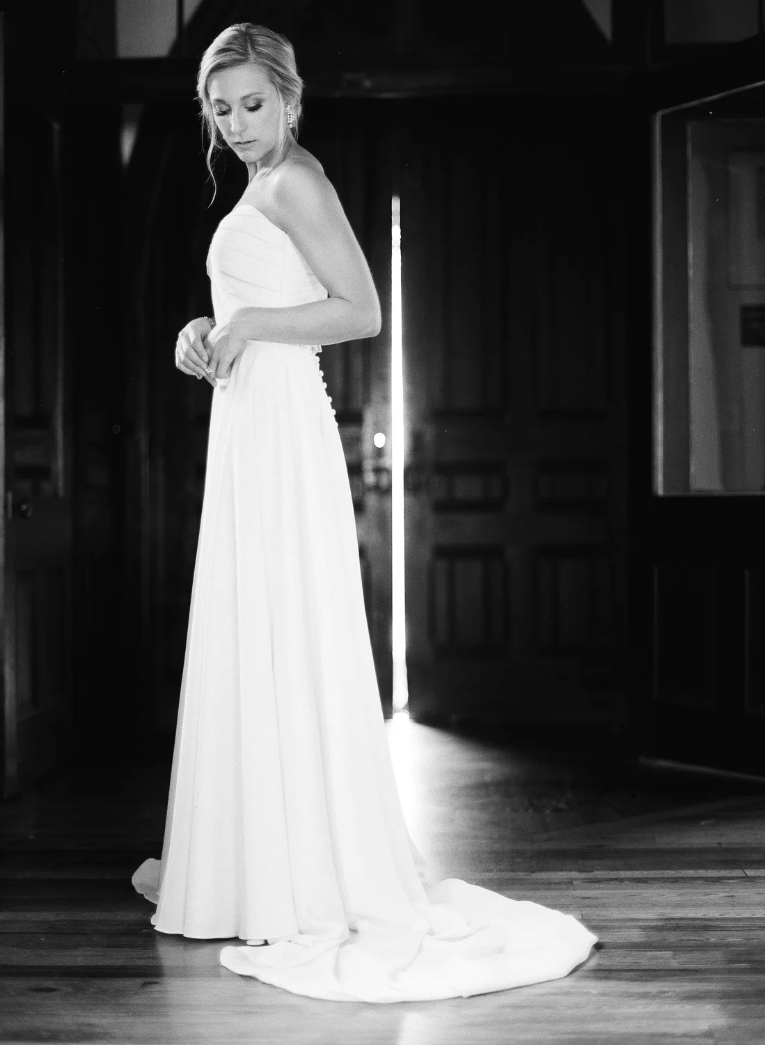 Film Photographer Wedding 01.jpg