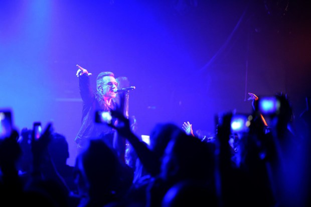 u2-and-kroq-take-over-the-roxy-30.jpg