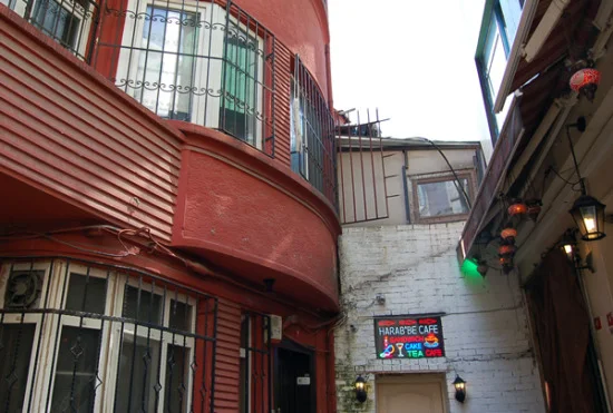 Turkey-Istanbul_cafe_600x405.jpg