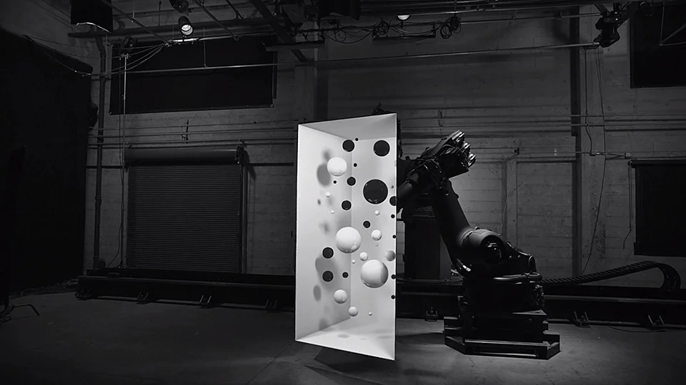 Box-digital-projection-mapping_960x540.jpg