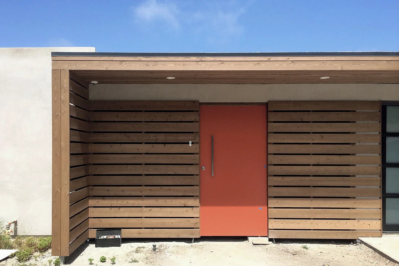 midcentury modern remodel / exterior slatwall courtyard enclosur