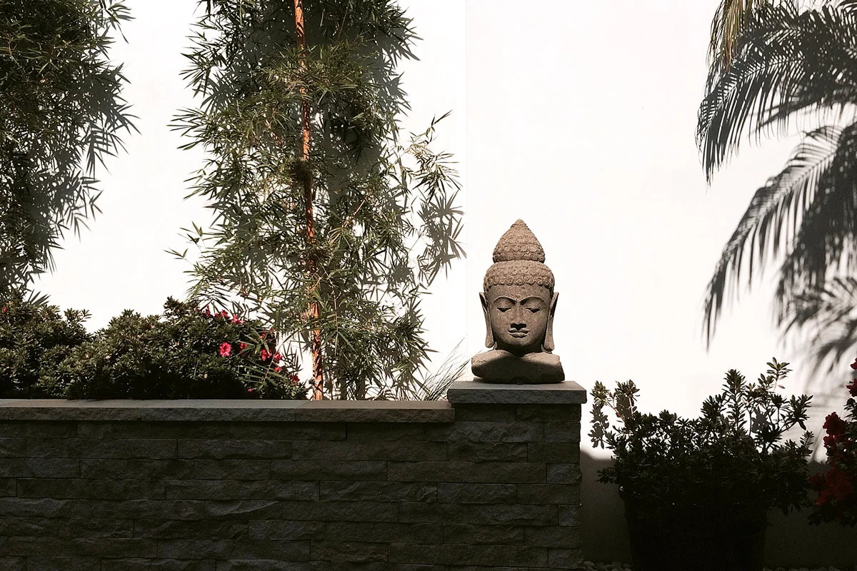 Three Arch Bay Contemporary Home // Landscape wall detail