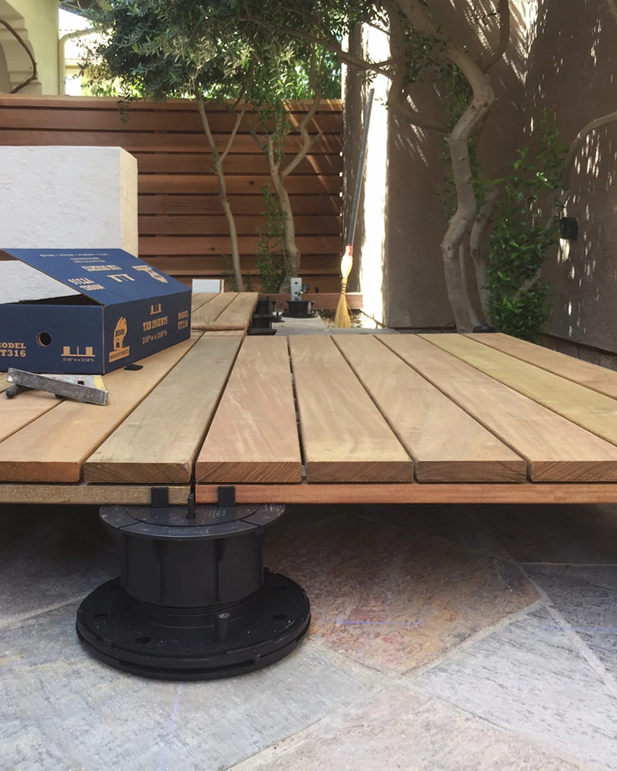 structural ipe at pedestal support // bison ip