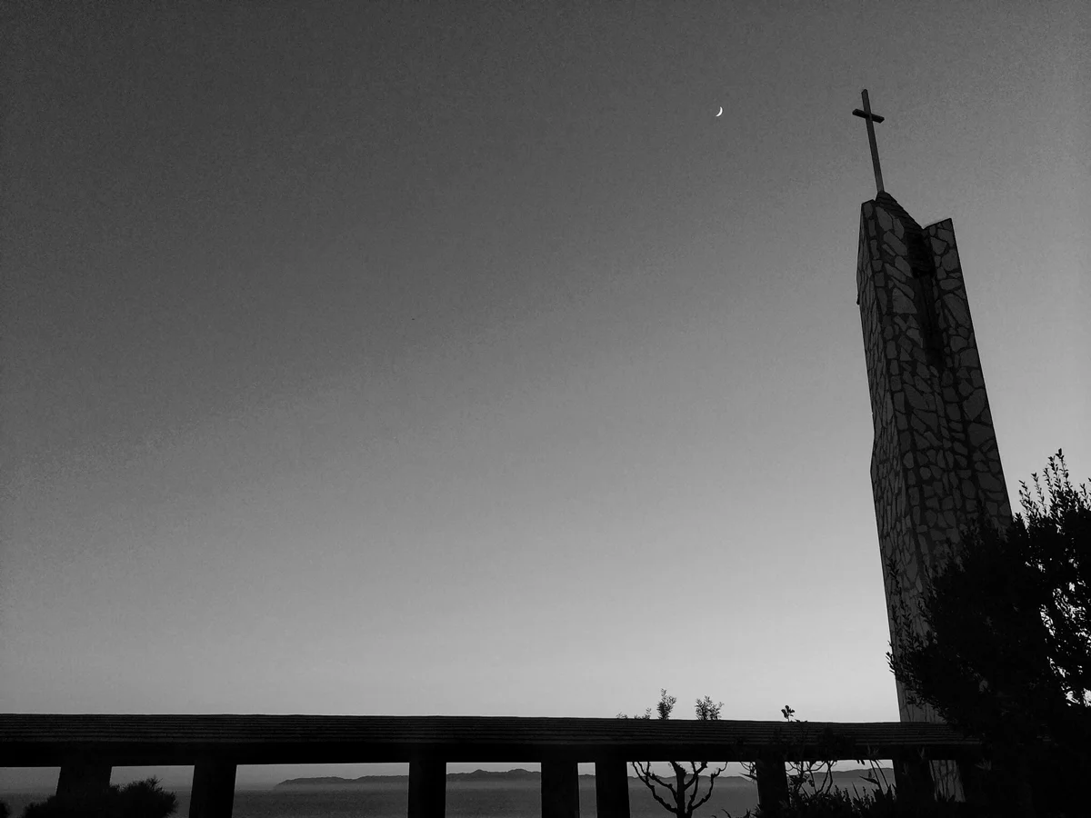 wayfarers chapel at dusk