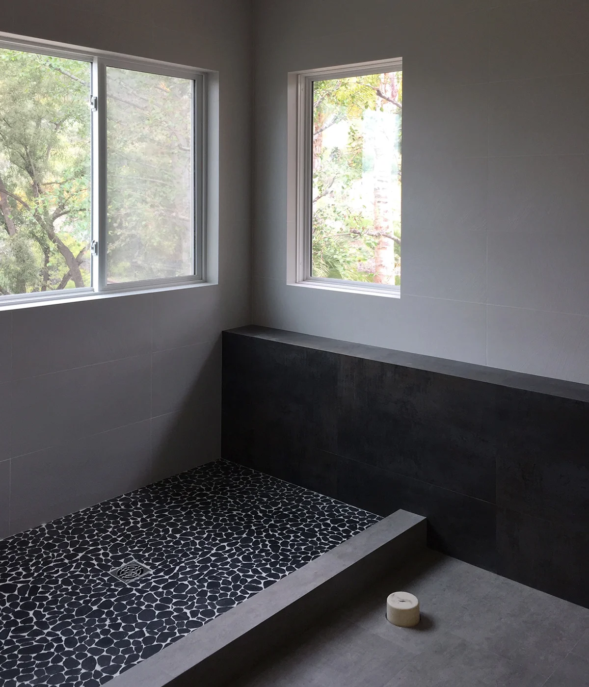 b+w master bath finishes
