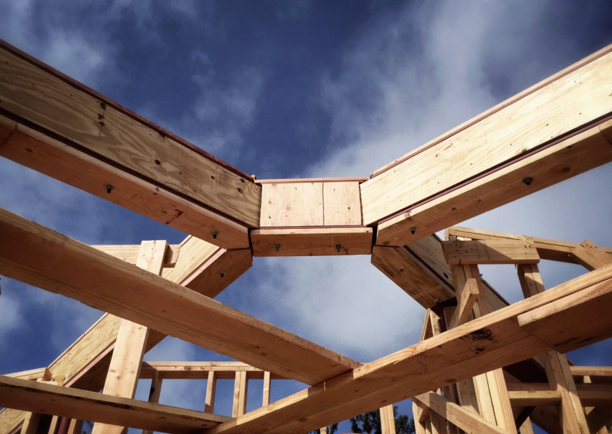 Steel Ridge Frame Steel + Wood Framing Progress in Laguna Beach / MYD Architecture ...