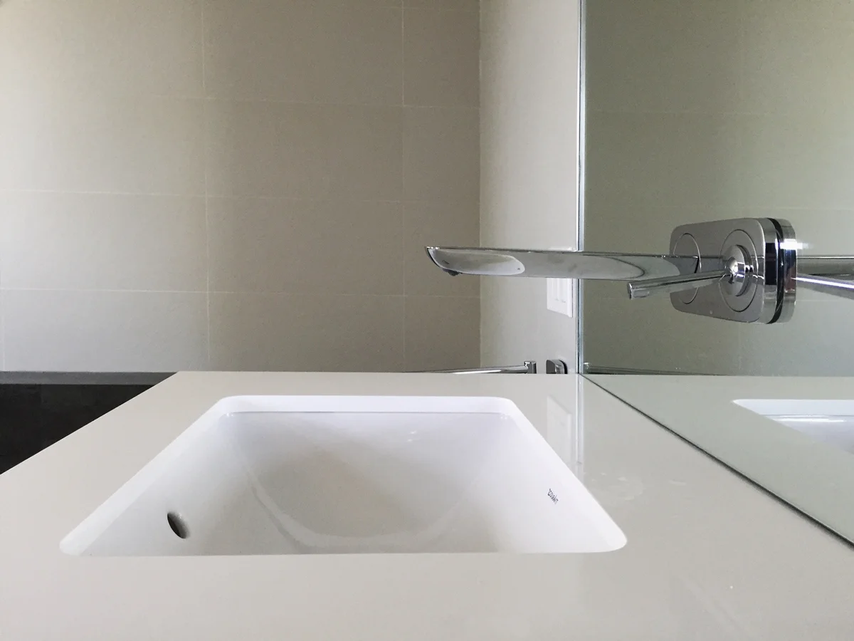 wall-mounted faucet / hansgrohe puravida