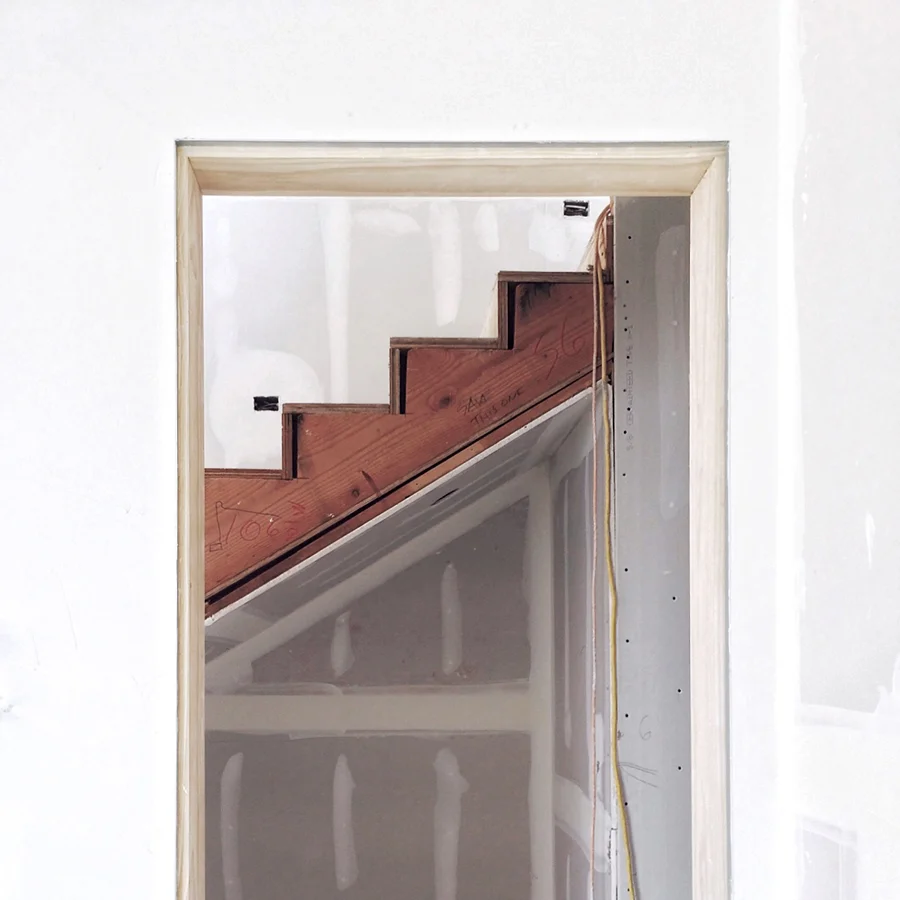 detail at doorway / entry hall