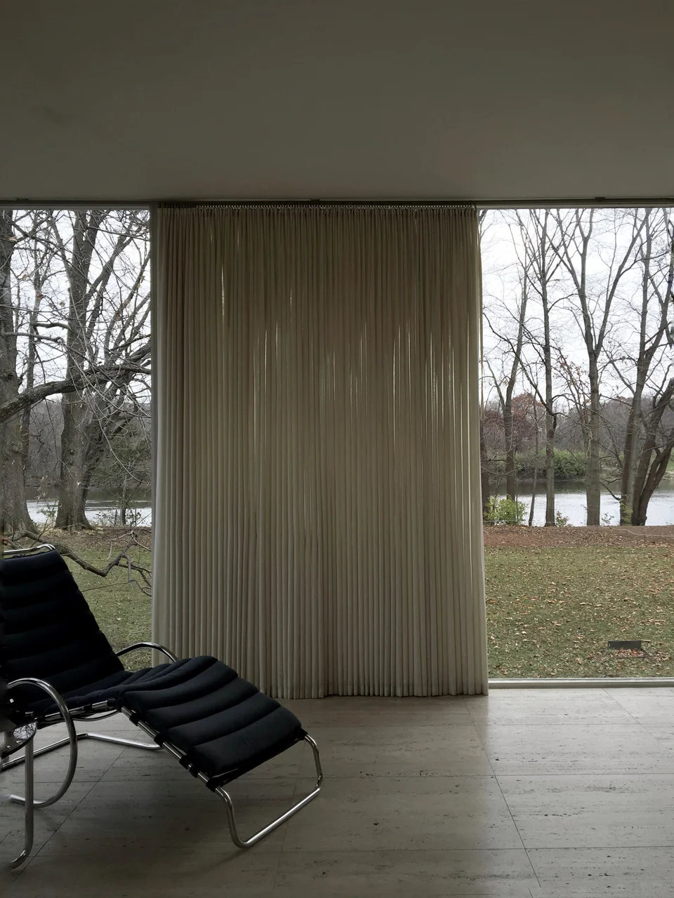 Farnsworth House / interior