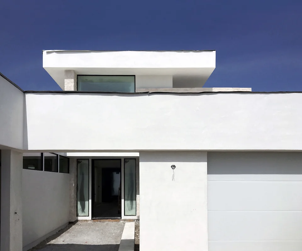 smooth stucco at entry courtyard