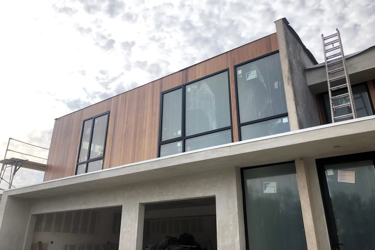 cedar siding at fleetwood windows - modernist home in huntington