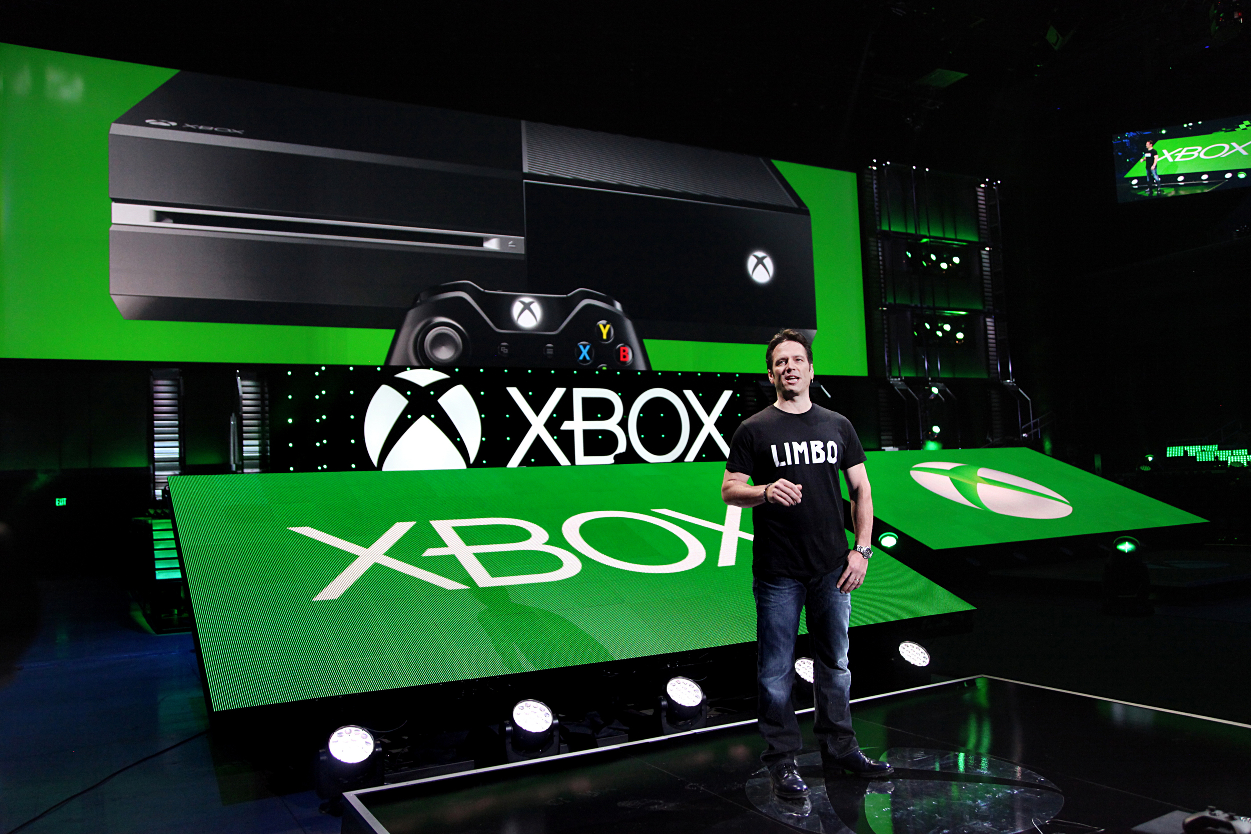 Xbox One Slim Unboxing and Briefing - E3 2016 Stage Show 