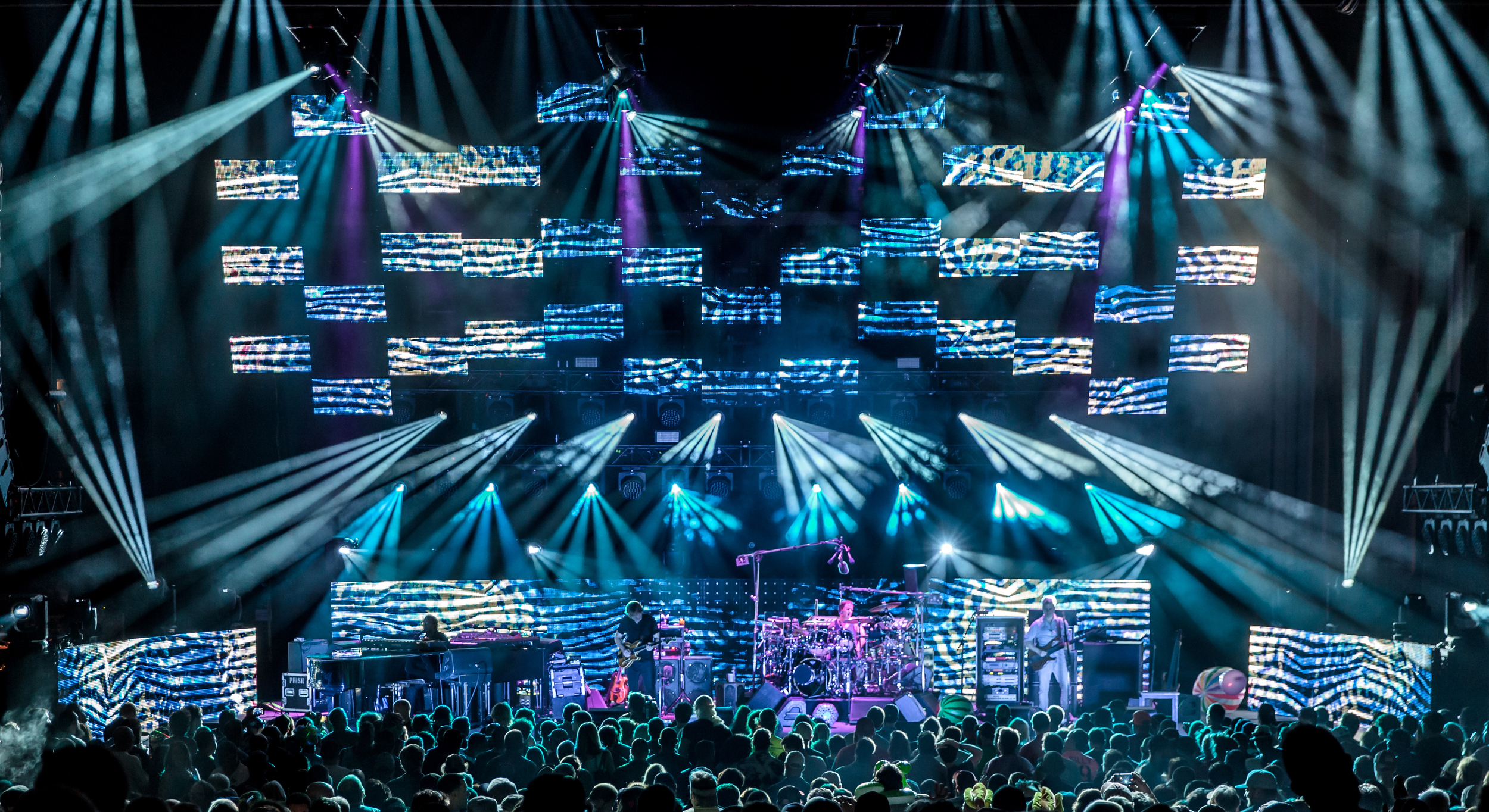 Phish 2016-1205crop.jpg