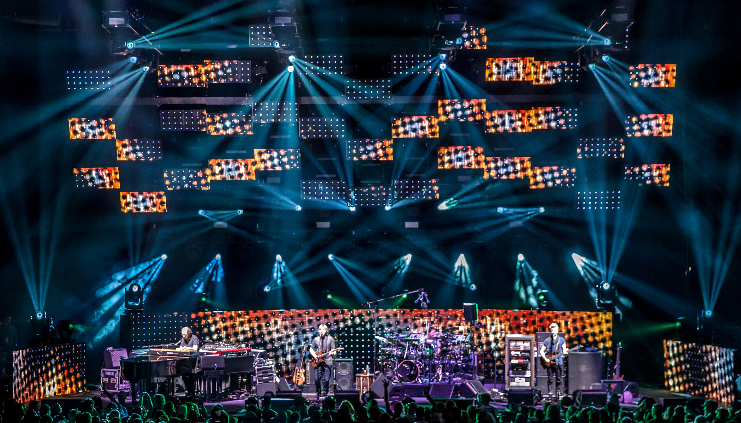 Phish 2016-1476crop.jpg