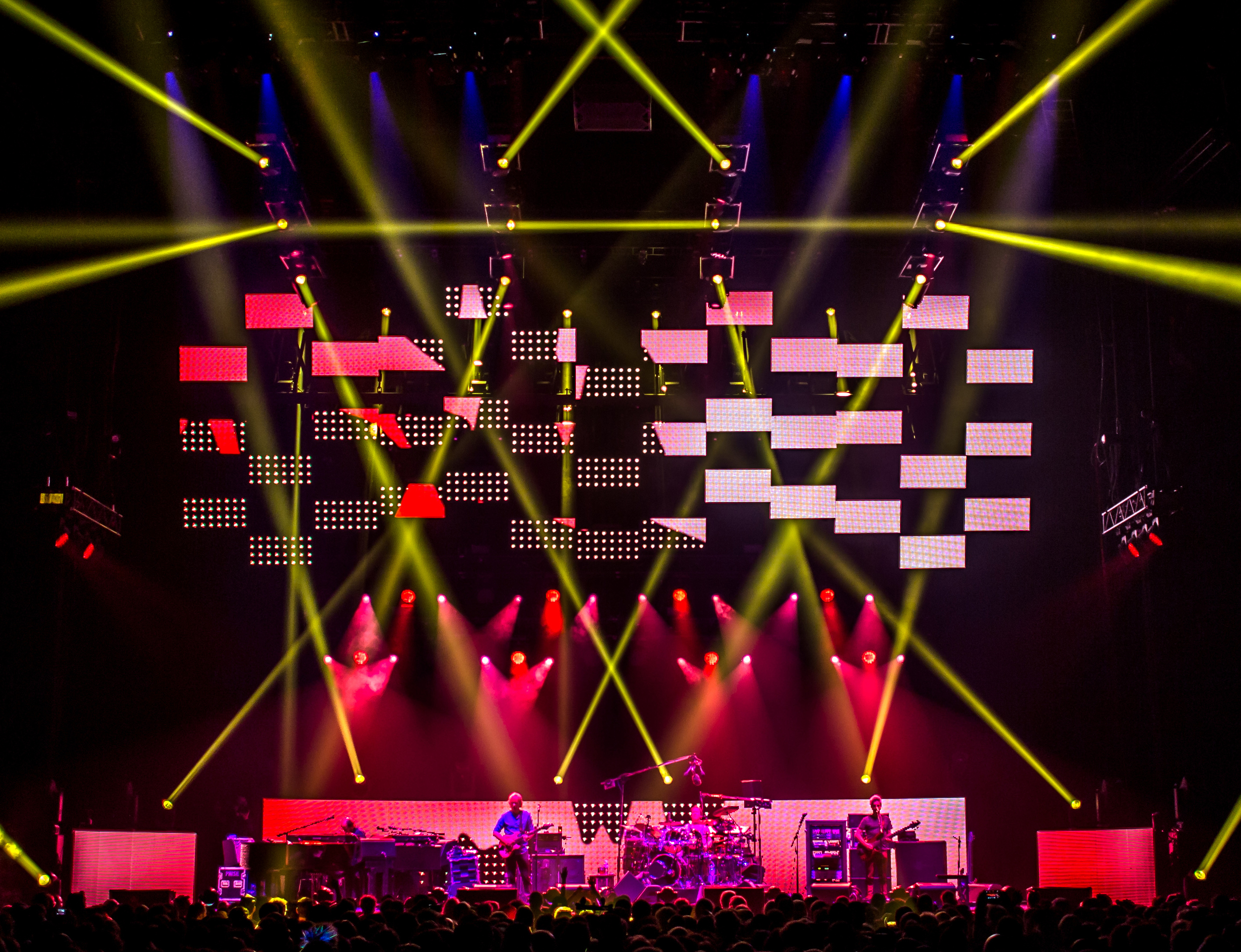 Phish 2016-2417crop.jpg