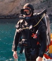 Brad Doane prepares to dive a modified Biomarine Mark 15 rebreather. Photo by Mike deGruy