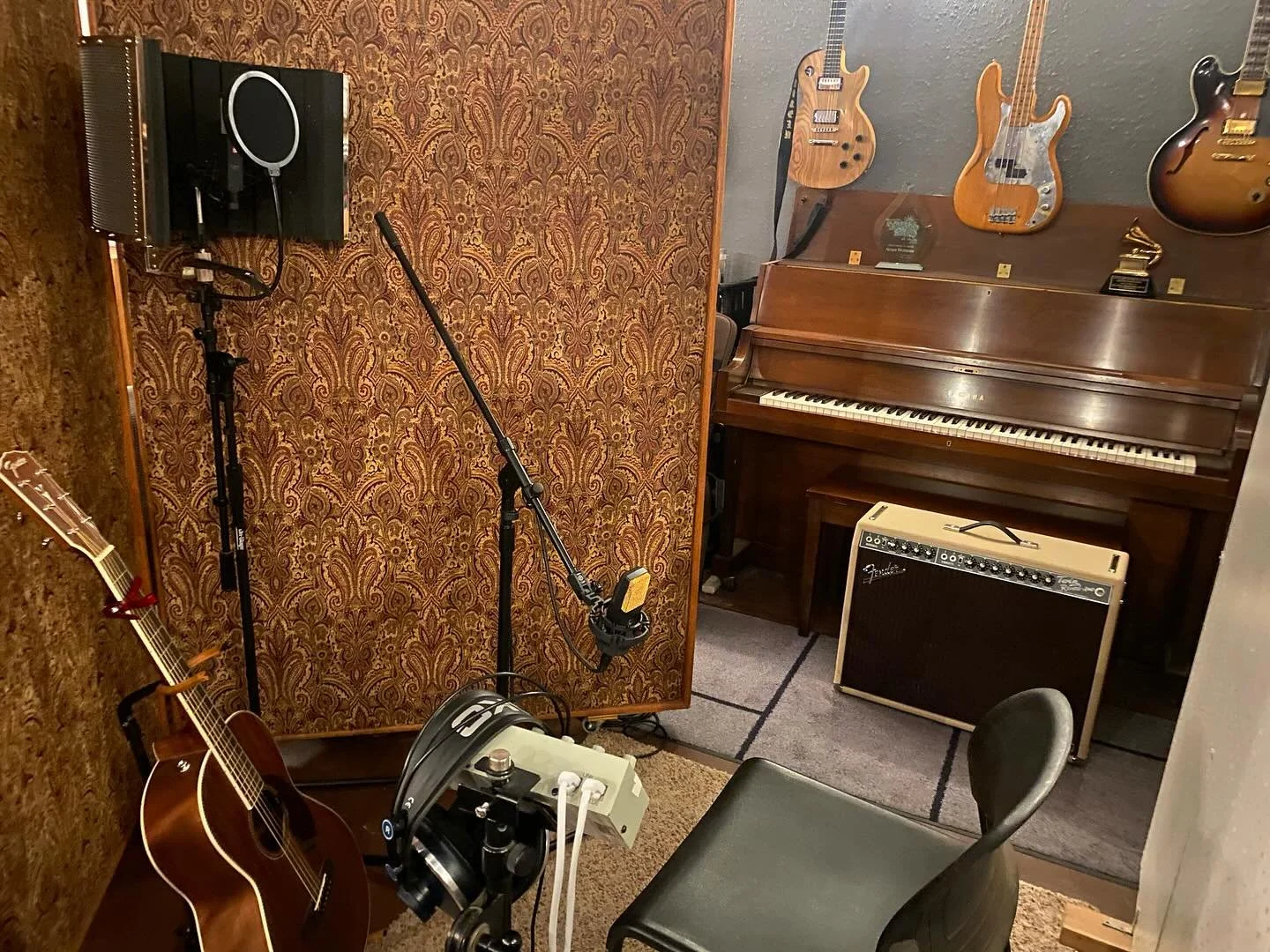 Back in the lab!

@lechehousemusic