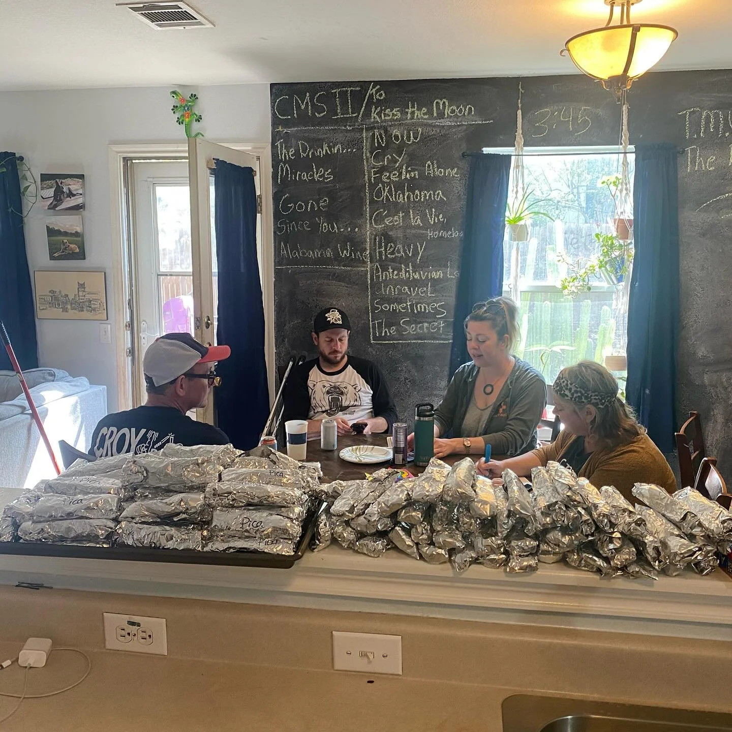 Gettin them tacos ready for Country Music Sunday!!! Se y&rsquo;all tomorrow!