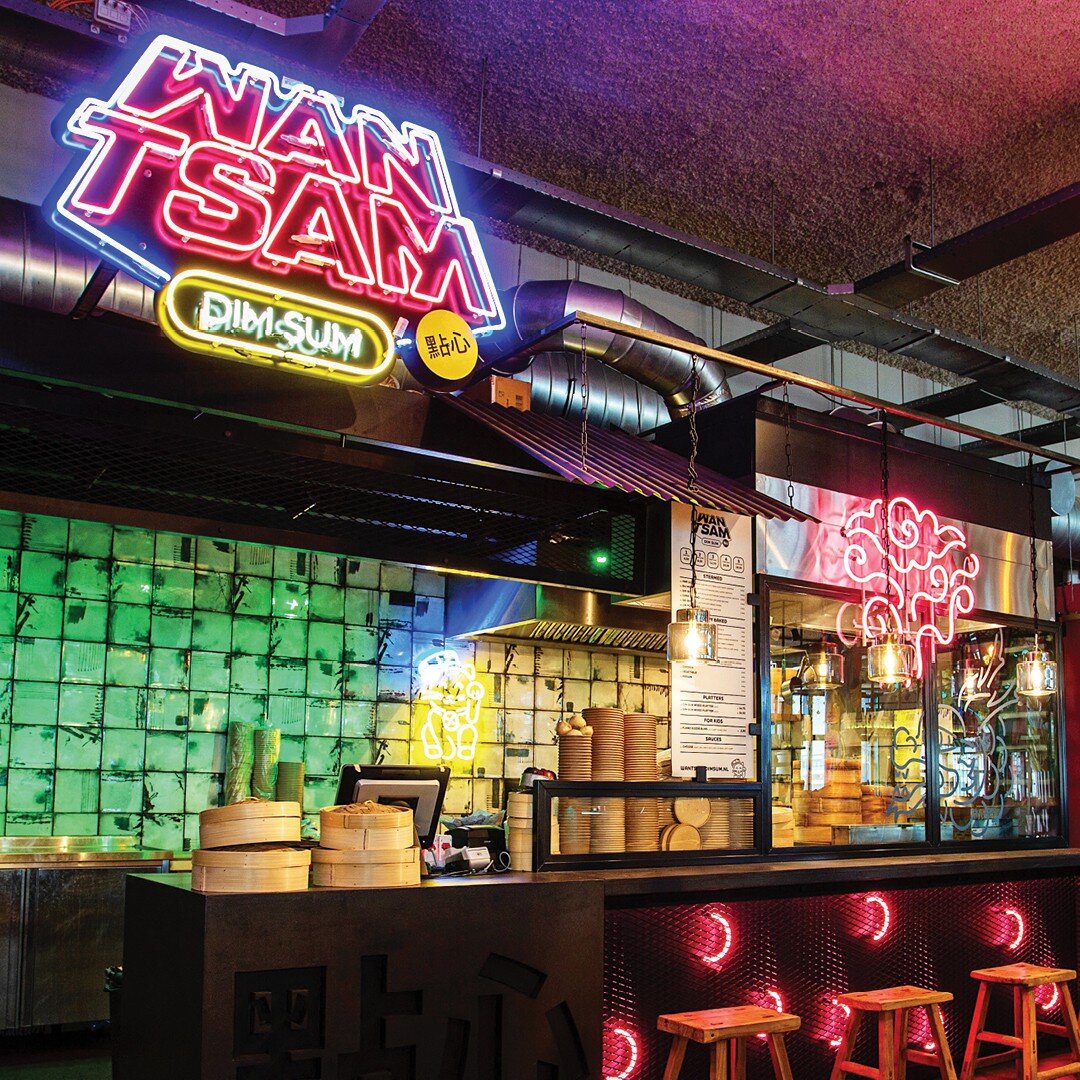 Move your way to WANTSAM and enter a world of neon and steam. A place where dim sum are steamed and baked from dusk till dawn, with the hustle and bustle vibes of an Asian food market.

www.wantsam-dimsum.nl

#Foodbranding #Branding #Horecabranding #