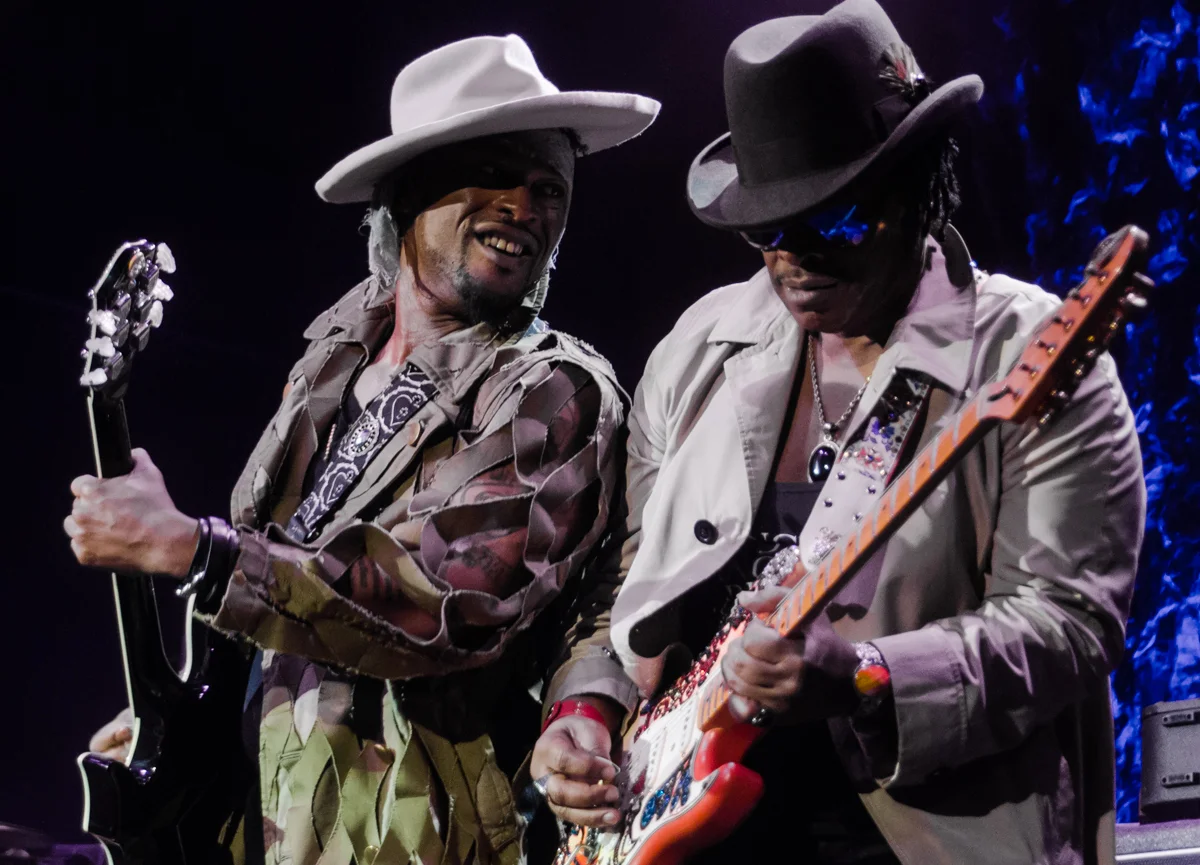 D'Angelo and guitarist Jesse Johnson bringing heavy revelations to the Fillmore Silver Spring - 6/25/15 (photo by Kevin Hill)