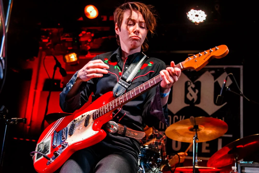 Mount Moriah's Heather McIntire performing at the Rock & Roll Hotel in Washington, DC - 3/11/16 (photo by Matt Condon/ @arcane93 )