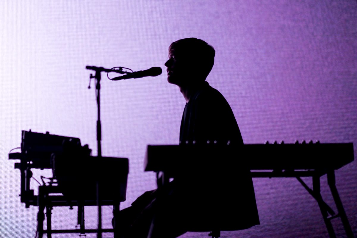 A shadowy James Blake stunning the crowd at the Lincoln Theatre in Washington,DC - 10/1/16 (photo by Mauricio Castro/ @TheMauricio )