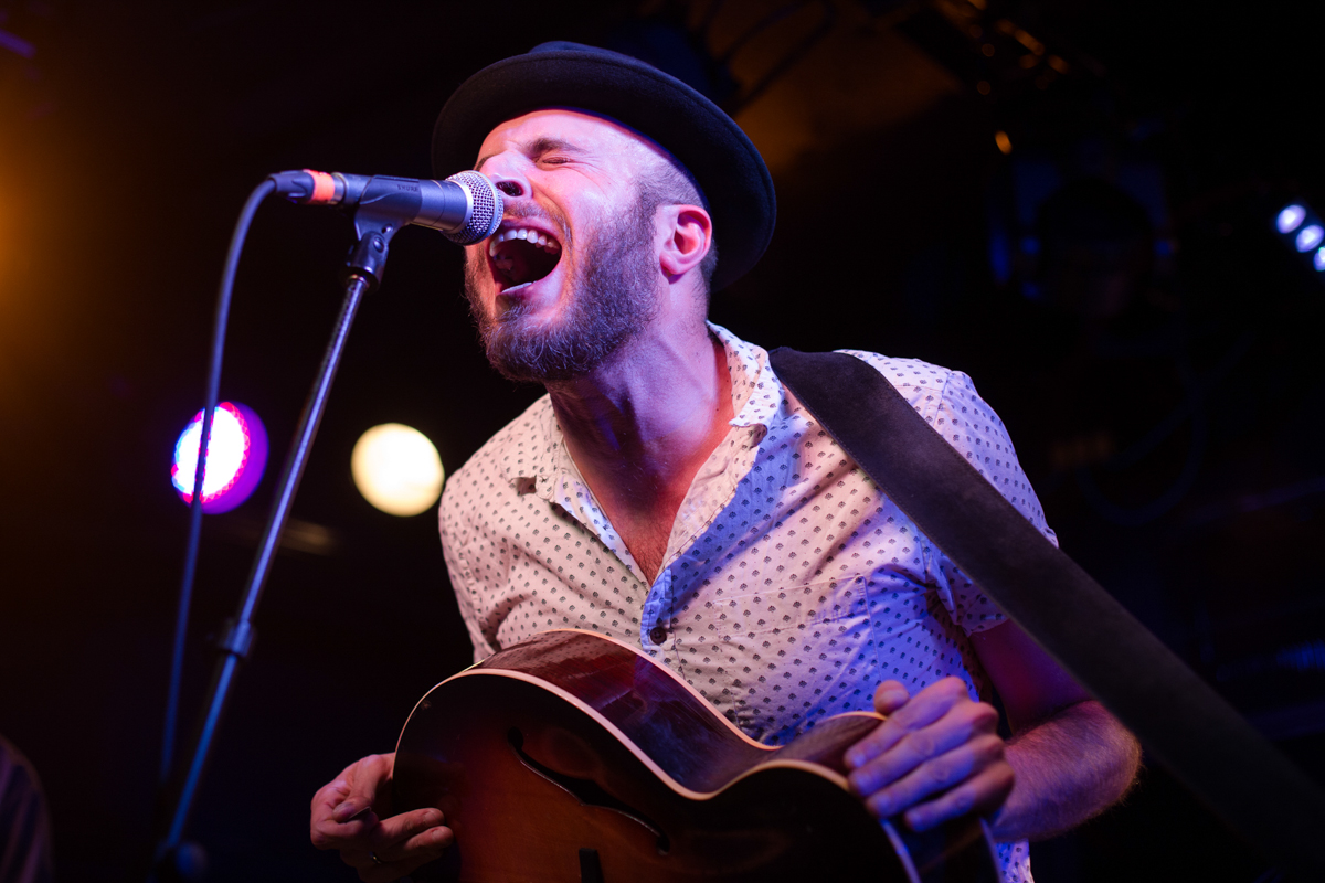 Kingsley Flood frontman Nassem Khuri leaving it all on the stage at the Rock & Roll Hotel in Washington, DC - 11/19/16 (photo by Mauricio Castro/ @TheMauricio )