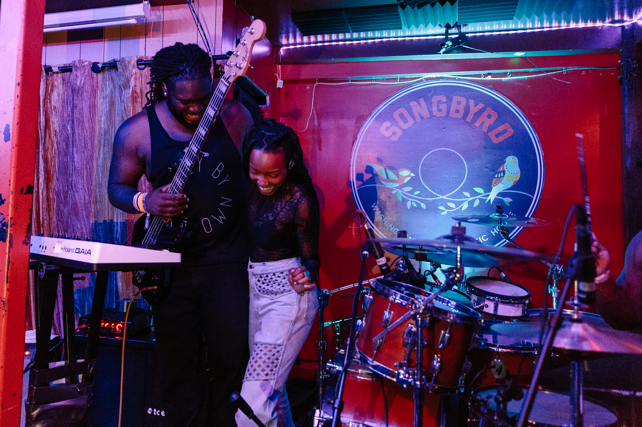 Jamila Woods taking the stage at Songbyrd (Photo by Mauricio Castro / @themauricio )