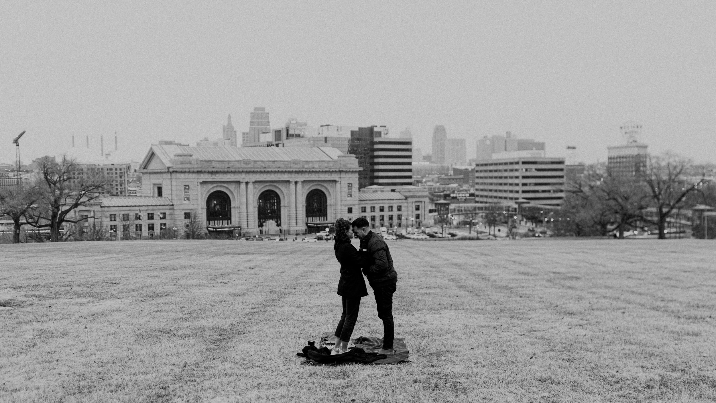 alec_vanderboom_kansas_city_engagement_photos-0003.jpg