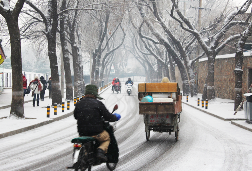 Snow flurries on the road to Summer Palace, Beijing